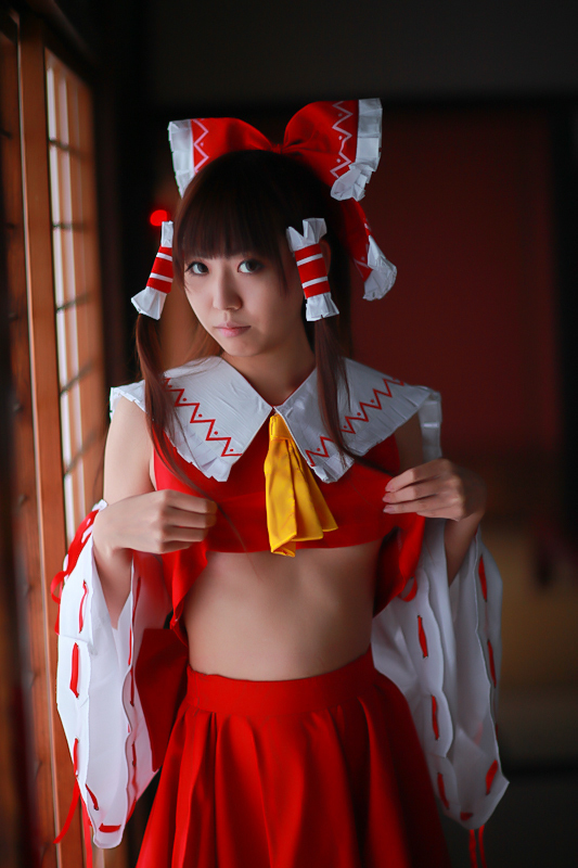 [Cosplay] Reimu Hakurei with dildo and toys - Touhou Project Cosplay